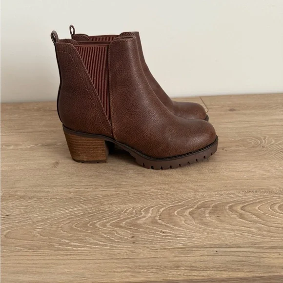 MIA Brown Heeled Boots - Picture 1 of 2
